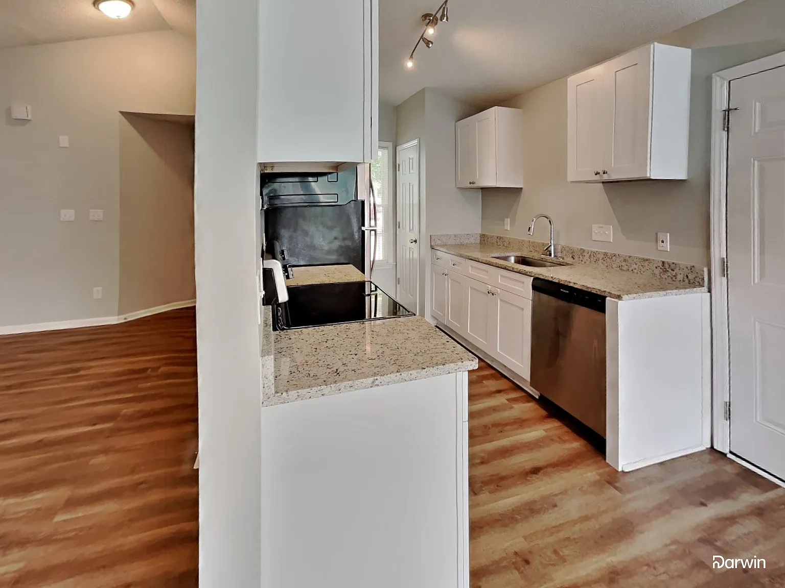 3 bed, 2.0 bath, 1213 sqft, $2,070 — Photo 3