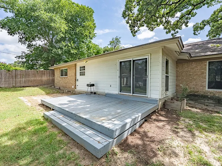501 Calhoun Dr — Photo 16