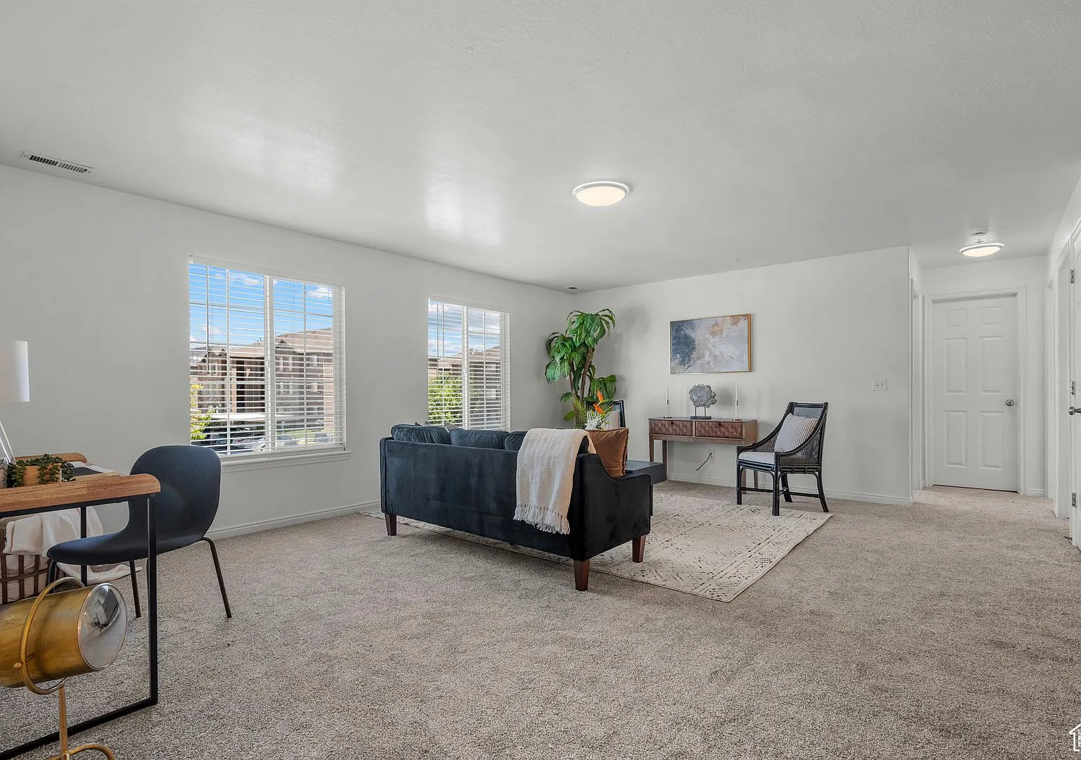 Updated Eagle Mountain Condo — Photo 3