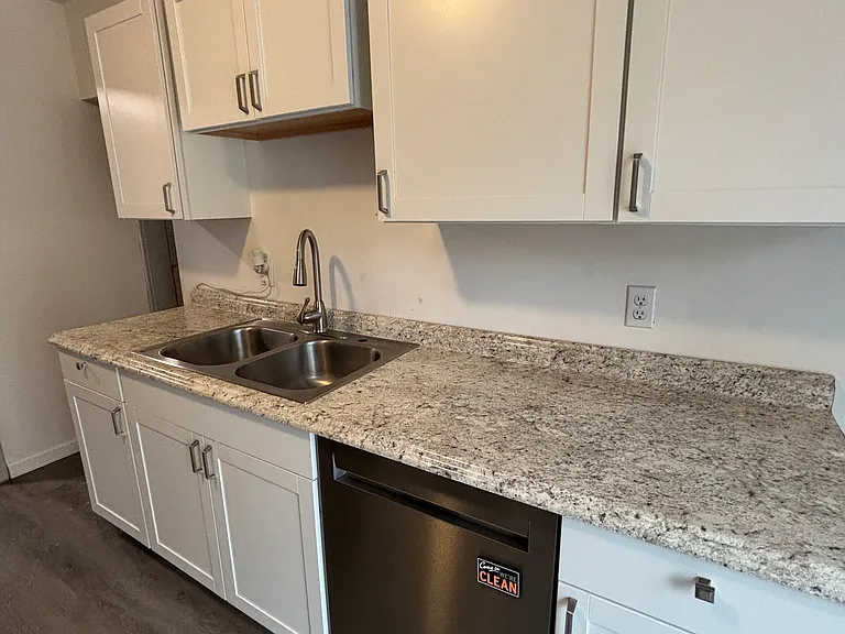 651 Grant St — Photo 15