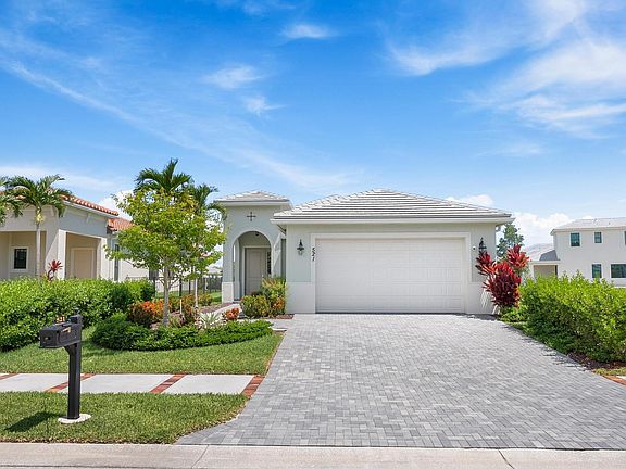 2nd image of 521 SE Fascino Cir