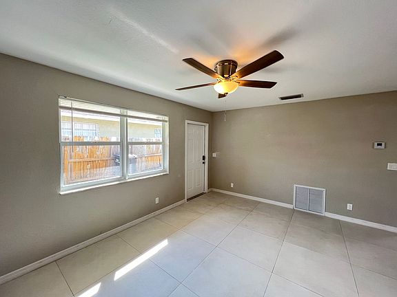 5th image of 905 9th St #C