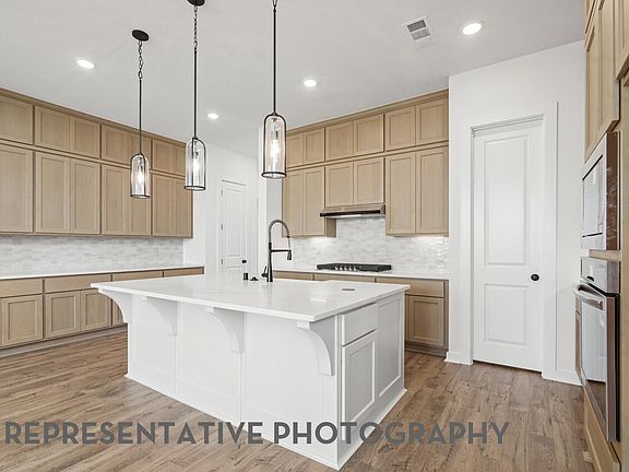 2nd image of 1325 Periwinkle Dr
