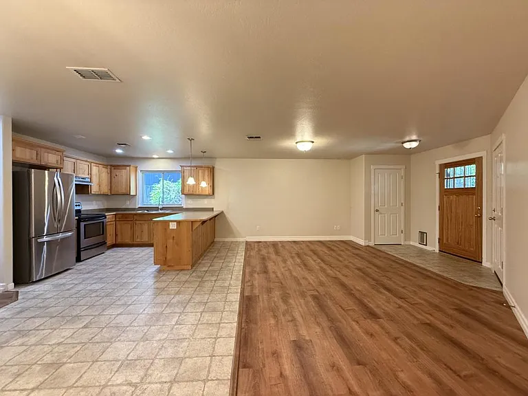 2150 NW Tara Ln — Photo 4