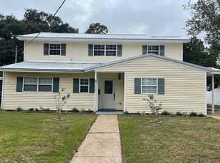 1009 Country Club Dr, Pascagoula, MS 39567