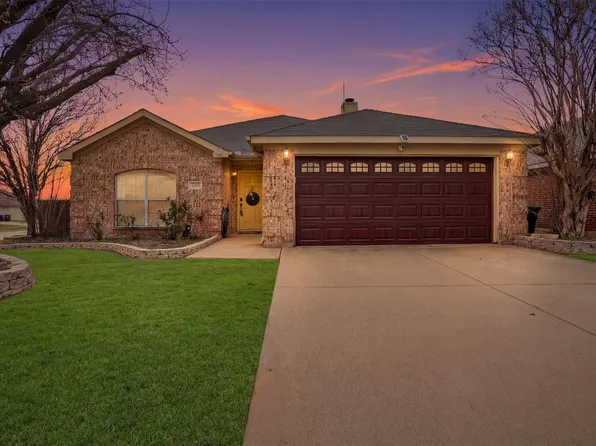 4800 Topaz Ln, Granbury, TX 76049