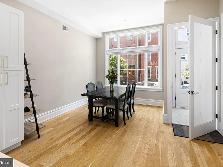 2525 Brown St — Photo 4