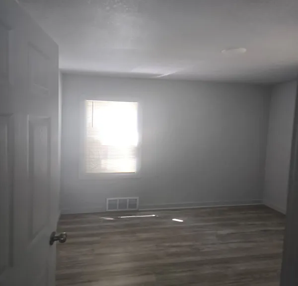 20529 Westphalia St — Photo 6