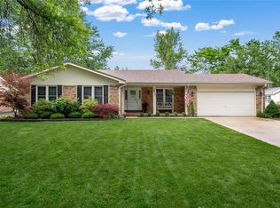 271 Spring Oaks Dr, Ballwin, MO 63011