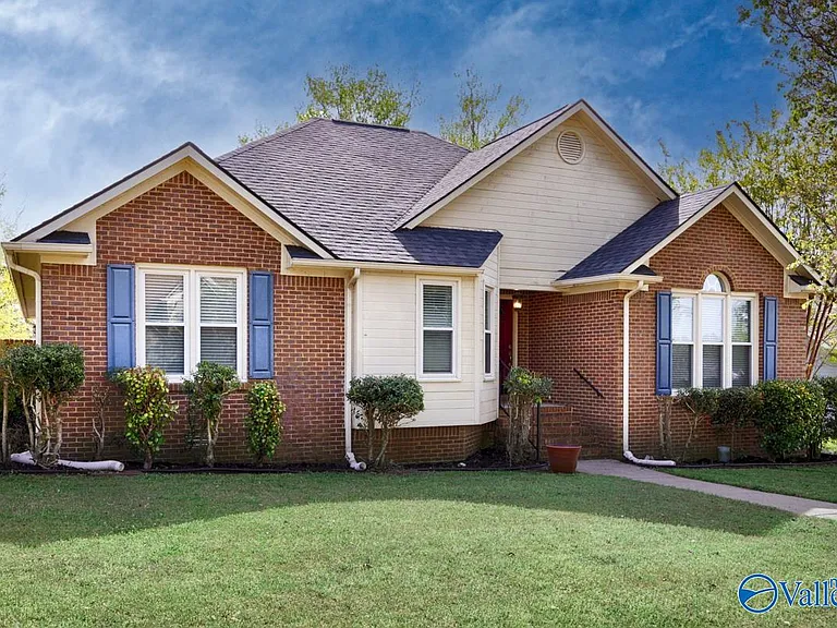 180 Jarrett Ln — Photo 3