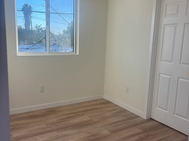 10714 Stanford Ave — Photo 15