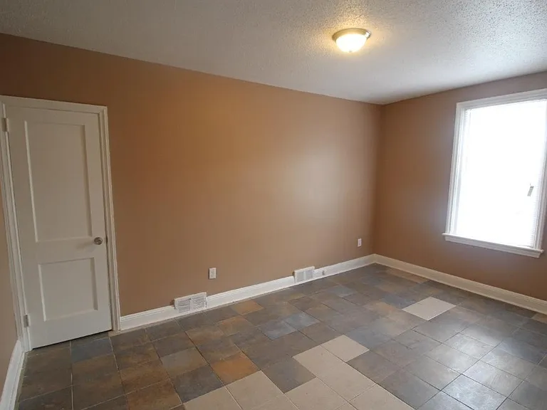402 N 64th St #1R — Photo 6