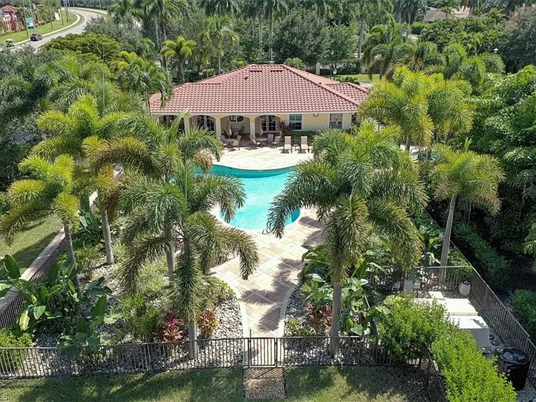 7703 Martino Cir — Photo 43