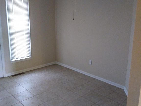 3rd image of 1105 SE Prairie Ln