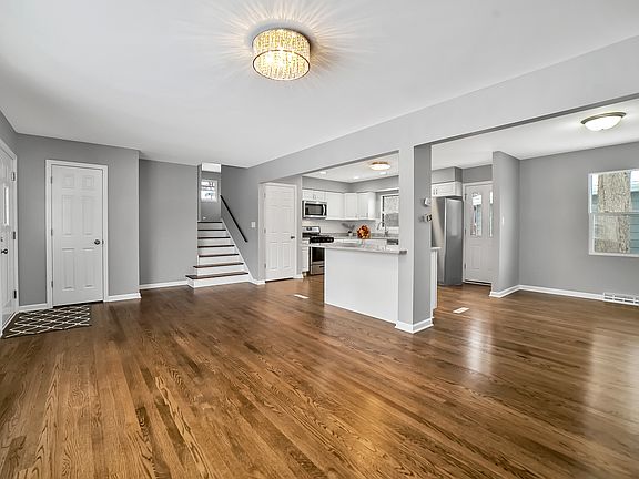 3rd image of 4941 Northcott Ave