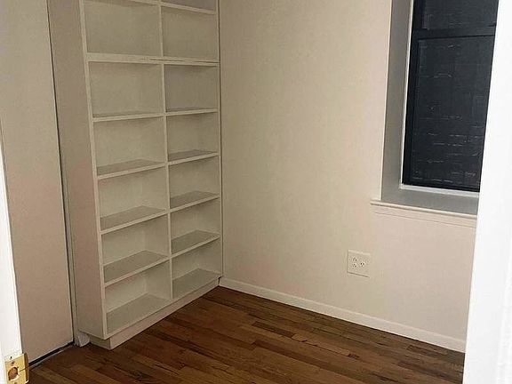 3rd image of 225 W 16th St APT 1B