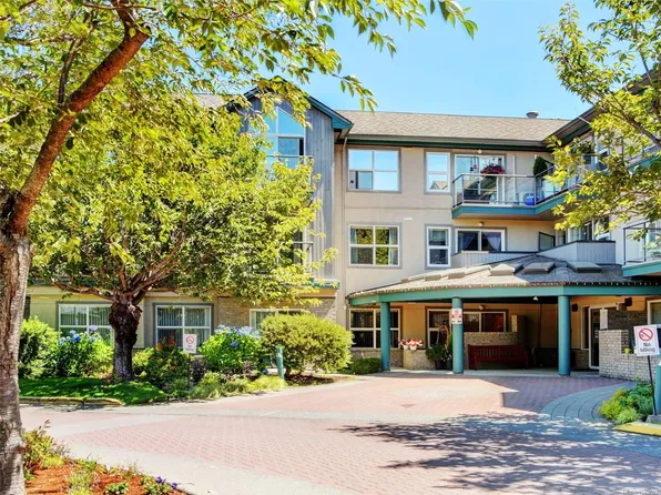 1485 Garnet Rd #304, Saanich, BC V8P 5T5