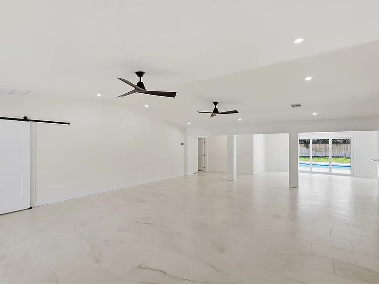 726 Live Oak Ln — Photo 14