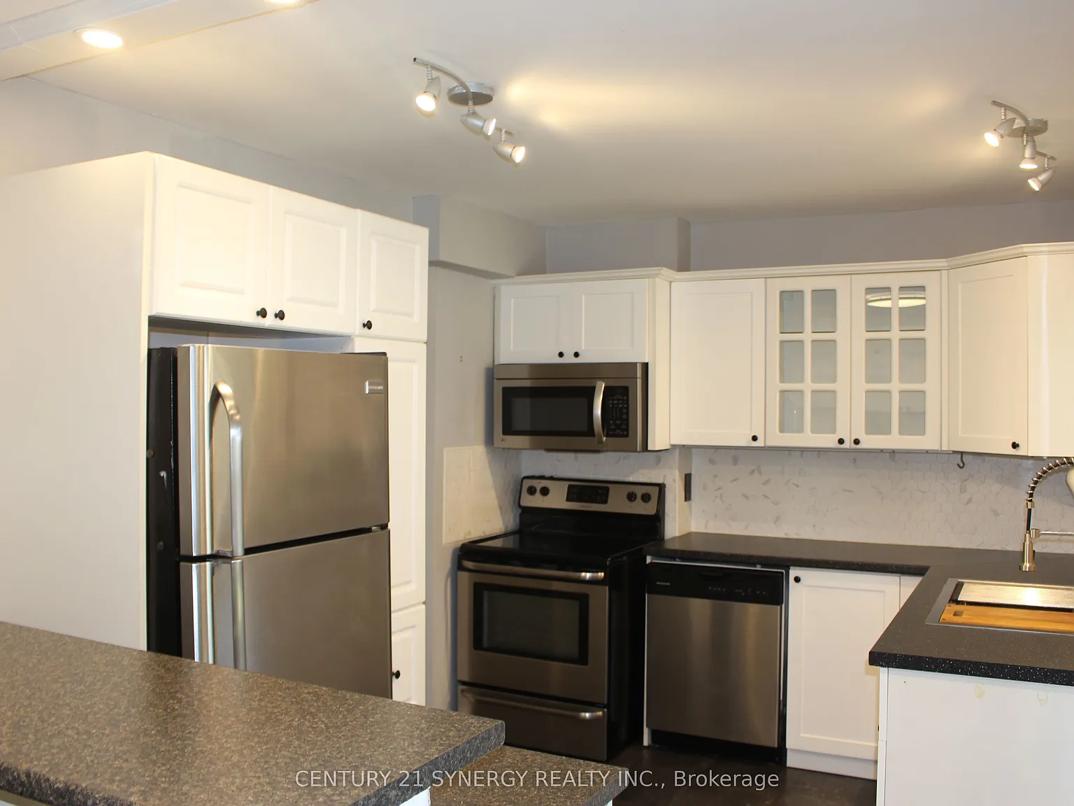 3 bed, $2,350 — Photo 2