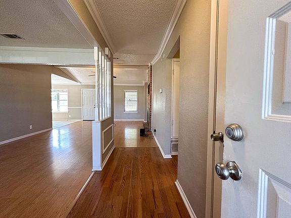 3rd image of 1608 Becker Dr