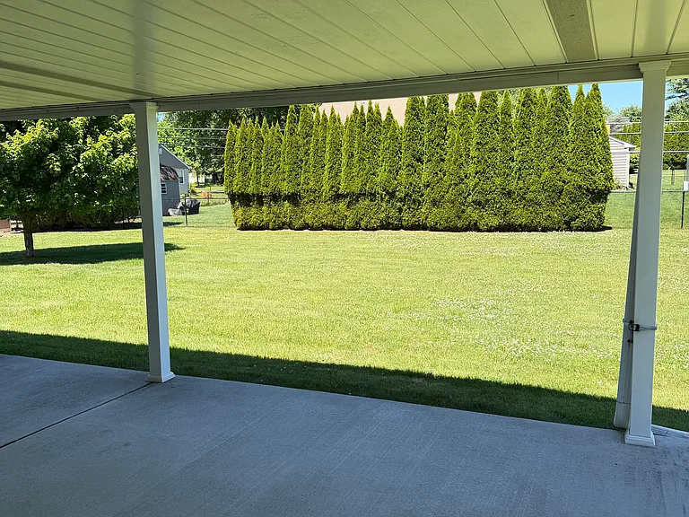 139 S Eastview Ave — Photo 2