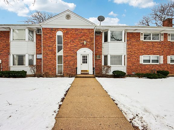 2nd image of 527 W Eastman St APT 2C