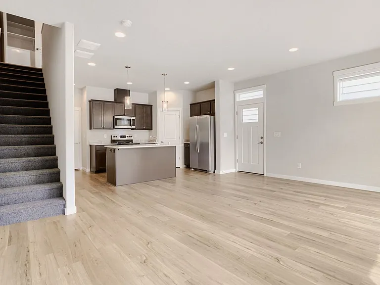 Lincoln Townhomes — Photo 9