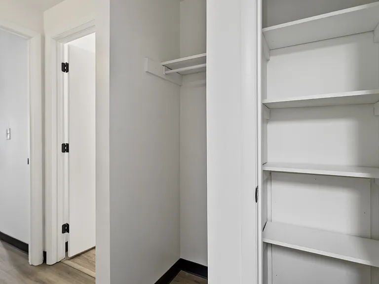 Wehnwood Court Apartments — Photo 16