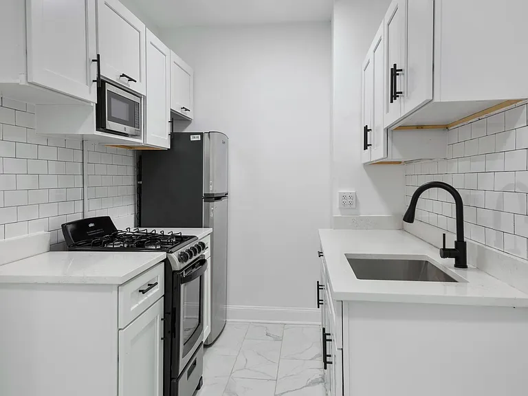 The Onyx on Carmen — Photo 2