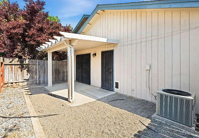 5740 Laguna Park Dr #B — Photo 20