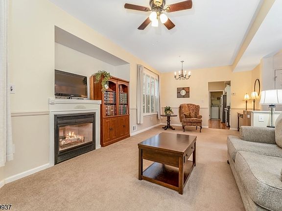 5th image of 424 Homestead Ct