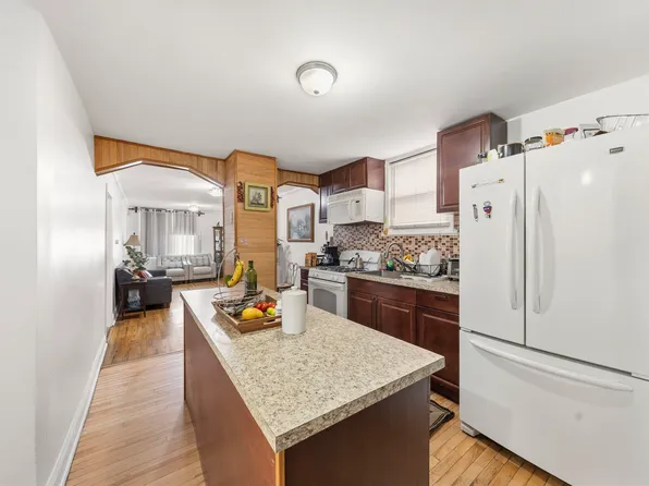 4616 Meadowview Avenue image 6 of 29