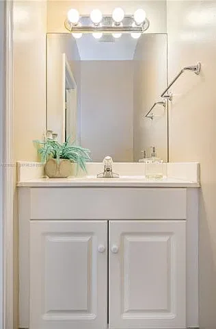 3 bed, 2.5 bath, $3,000 — Photo 2
