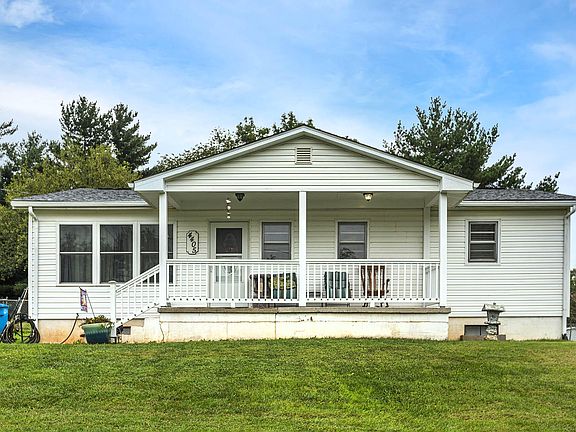 4th image of 4405 Pennsylvania Ave NE