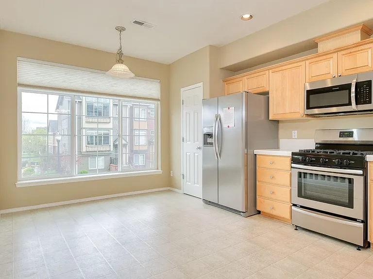 17098 Berkeley Ln — Photo 11