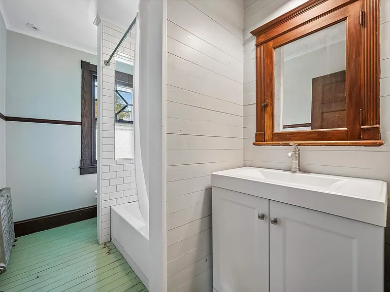 416 E Athens Ave — Photo 28