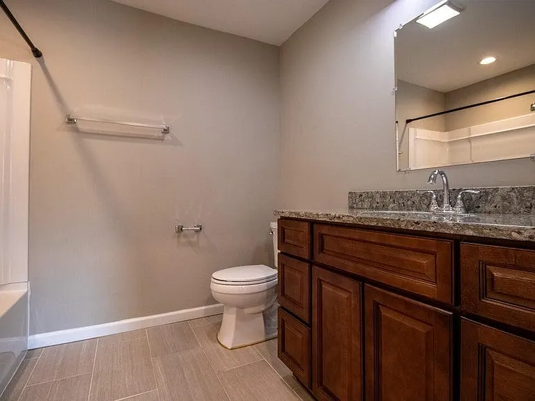 570 Wabash St #2 — Photo 6