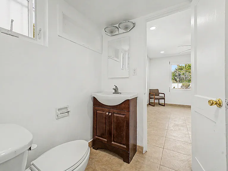 6138 N 15th Ave — Photo 17