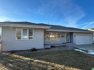 421 N 7th St, Akron, IA 51001