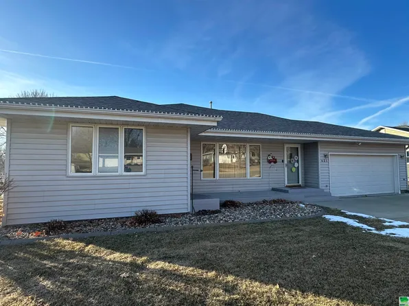 421 N 7th St, Akron, IA 51001