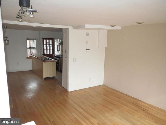 3rd image of 225 E Meehan Ave