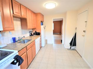 30 Bryon Rd APT 4, Chestnut Hill, MA 02467