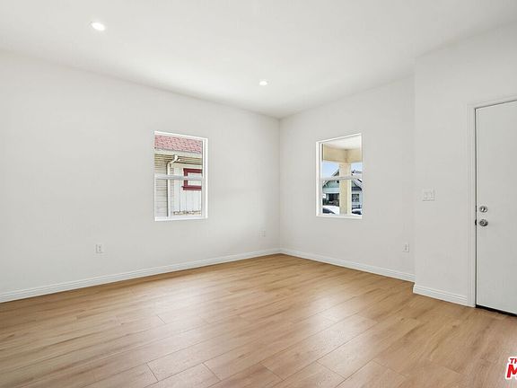 3rd image of 227 W 41st St
