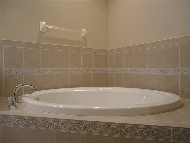 9710 Bay Colony Dr — Photo 16
