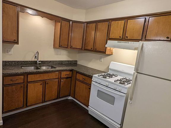 2nd image of 3627-3631 N Rockton Ave #3631-304