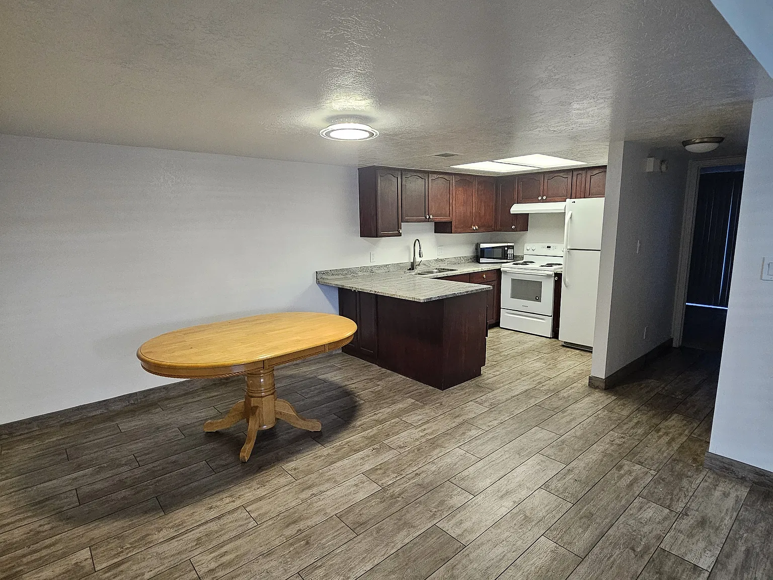 3 bed, 1100 sqft, $2,000 — Photo 4