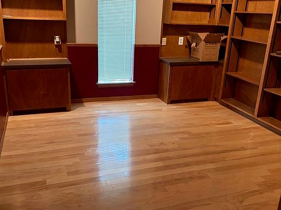 5th image of 302 NW Ridgeview Way