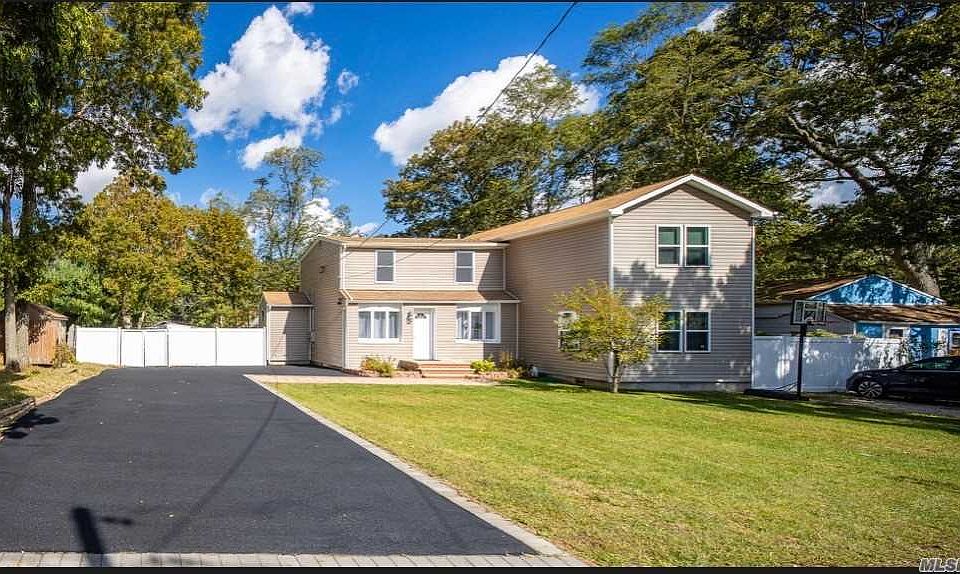 1st image of 15 Laurel Pl