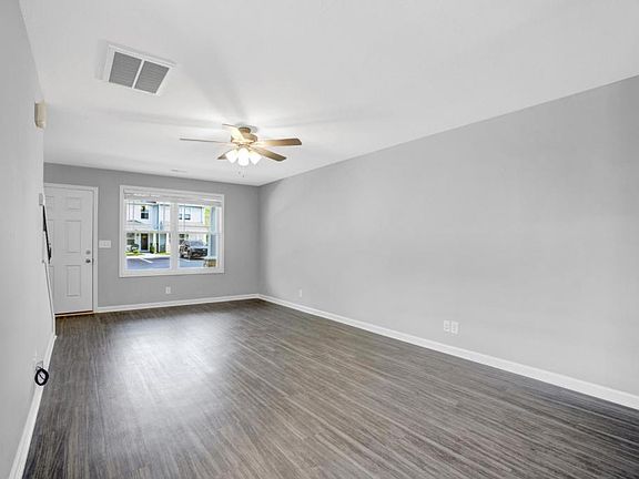 5th image of 227 Woodland Valley Ln