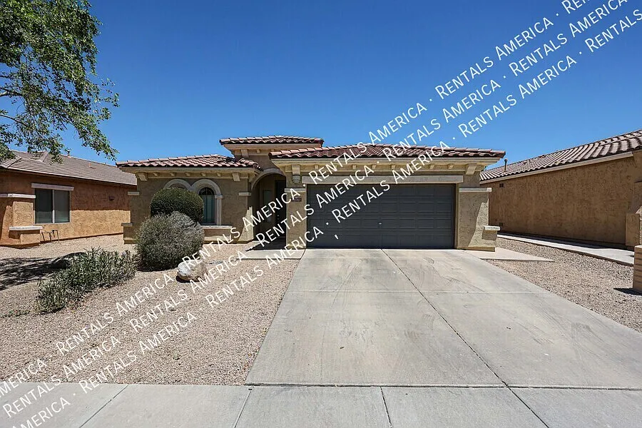Beautiful 3 bedroom home in Gated Chandler Community! — Photo 2